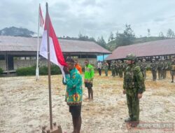 Momen Mengharukan, Tiga Eks OPM Cium Merah Putih dan Kembali ke NKRI