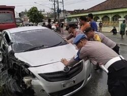 Tabrakan Truk dan Sedan di Jalinsum Lampung Utara Picu Kemacetan, Polisi Gerak Cepat Evakuasi