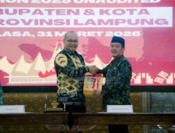 Bupati Pesibar Serahkan LKPD 2025 Kepada BPK