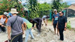 Imam Santosa Bersamai Warga Bukitkemuning Bergotong-royong