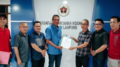 Masuk Partai Politik, Ketua PWI Tulangbawang Mundur—Lukmansyah Langsung Ambil Kendali