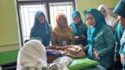 Ketua PKK Lampura, Meri Farida Hadiri Pelayanan KB Gratis Di Puskesmas Kotabumi II