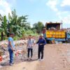 Sampah Meluber hingga ke Jalan, DLH Lampung Utara Kerahkan Alat Berat Bersihkan Kotabumi Ilir