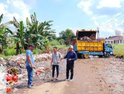 Sampah Meluber hingga ke Jalan, DLH Lampung Utara Kerahkan Alat Berat Bersihkan Kotabumi Ilir