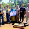 Puing-Puing Rumah Jadi Saksi, Seorang Anak Memilih Membahagiakan Ibunya dengan Hadiah Umrah