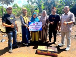 Puing-Puing Rumah Jadi Saksi, Seorang Anak Memilih Membahagiakan Ibunya dengan Hadiah Umrah