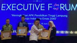 UMKO Raih Education Award dari Lampung Post