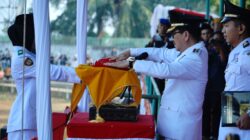 Bupati Hamartoni Pimpin Upacara HUT ke-81 Kemerdekaan RI di Stadion Sukung