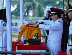 Bupati Hamartoni Pimpin Upacara HUT ke-81 Kemerdekaan RI di Stadion Sukung