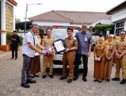 Kedua Kalinya, Pemerintah Kabupaten Lampung Utara Terima Mobil Ambulance Dari Bank Lampung